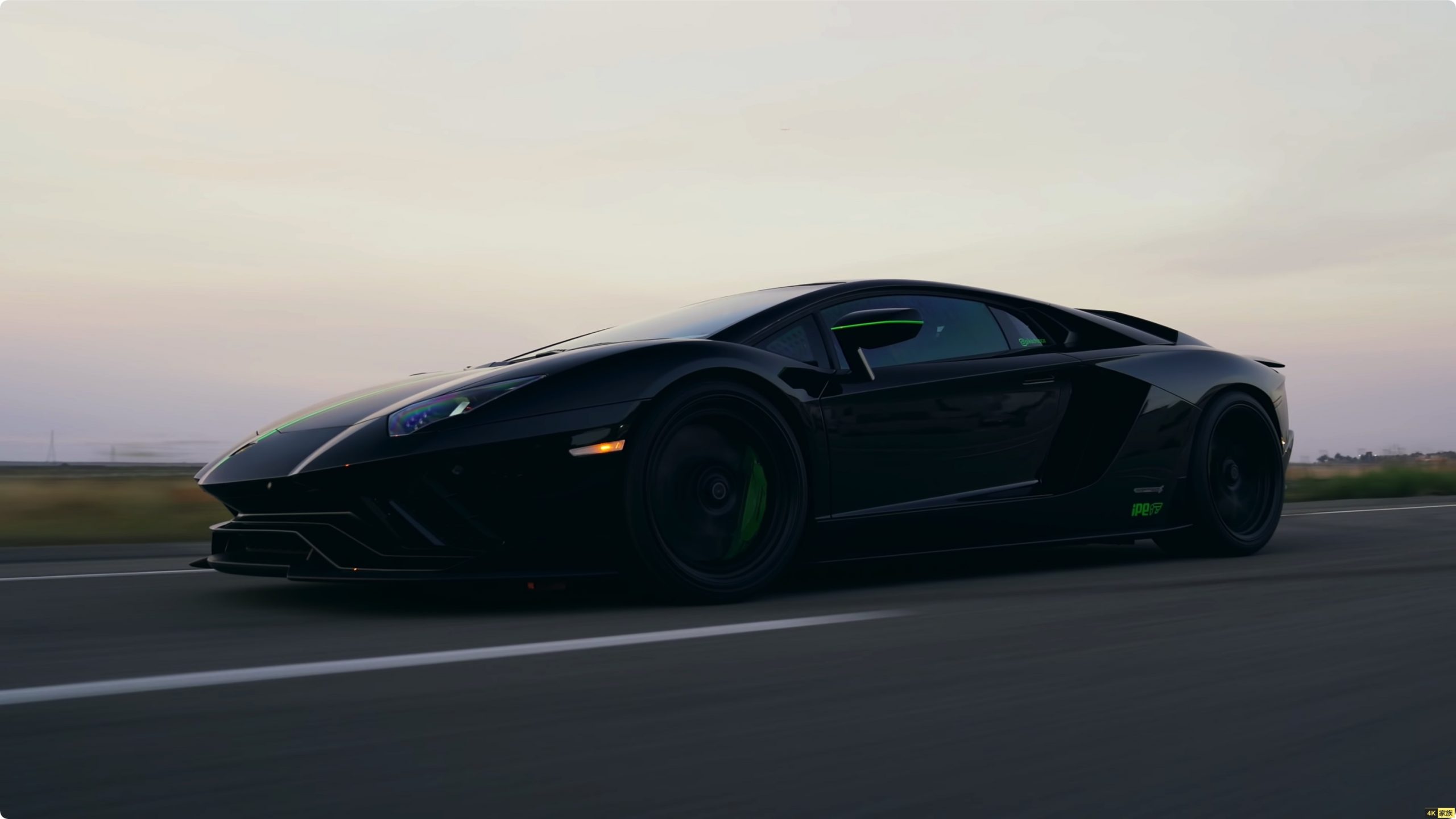 Flame Spitting Aventador S in [4K] 第2张