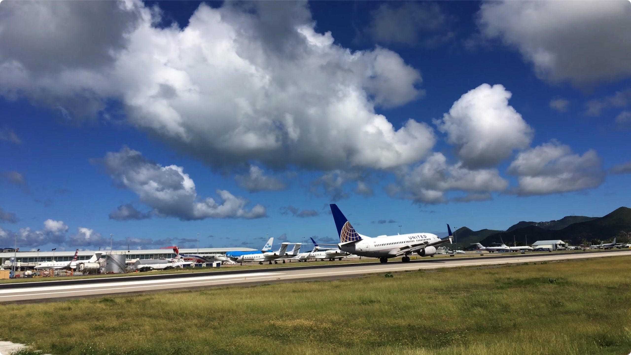 波音737-700 飞机起飞落地4K视频素材 第1张